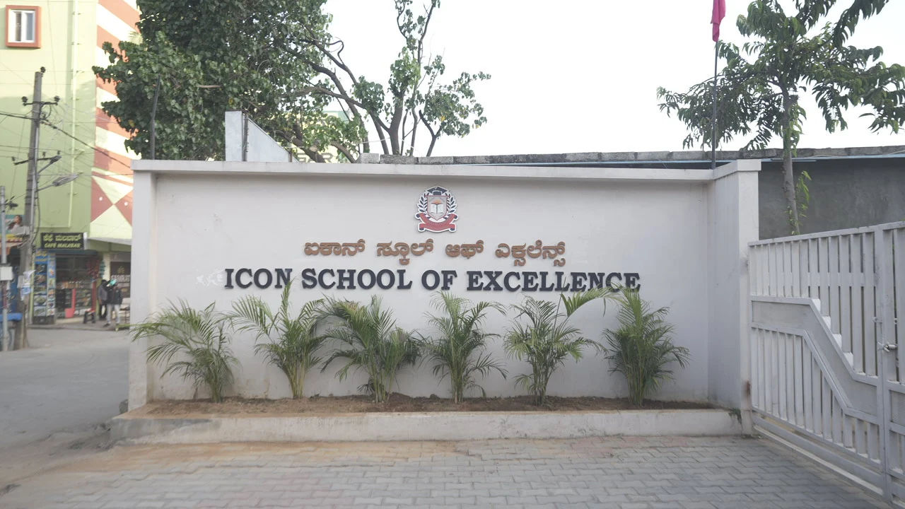 icon-school-of-excellence-school-building