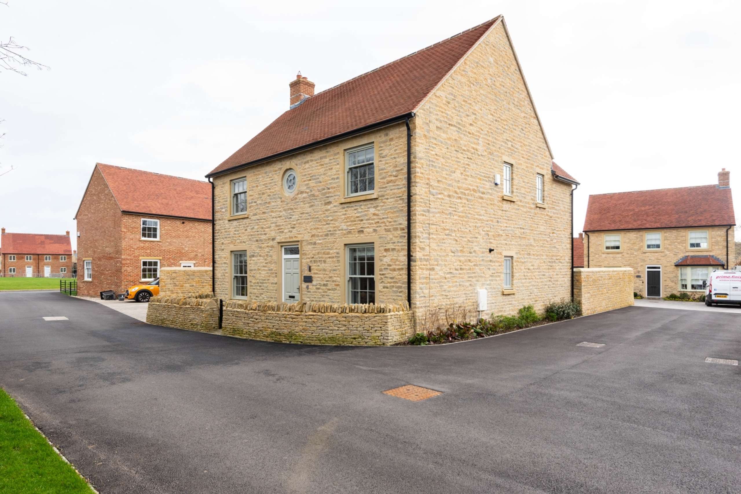 1 Taylor Close High-32