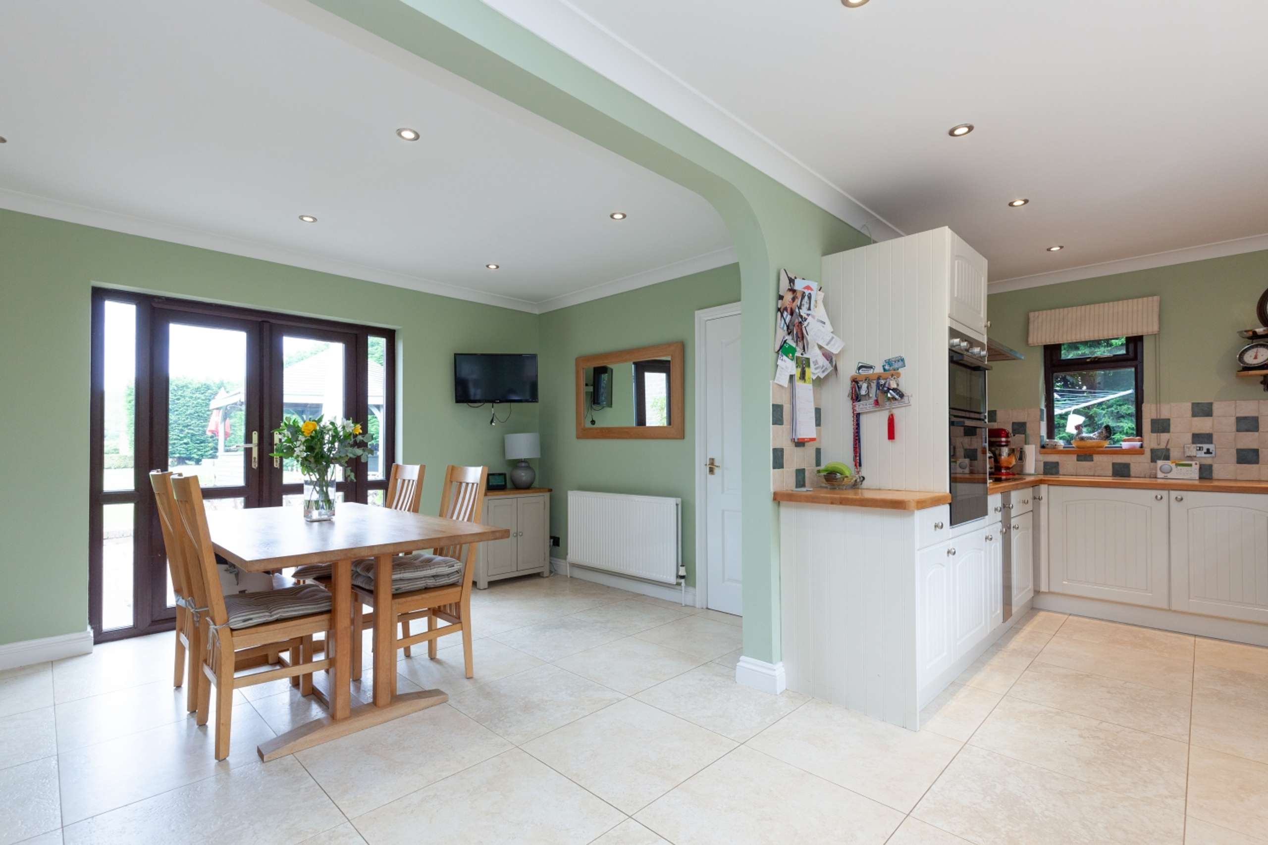 Open plan kitchen dinning 