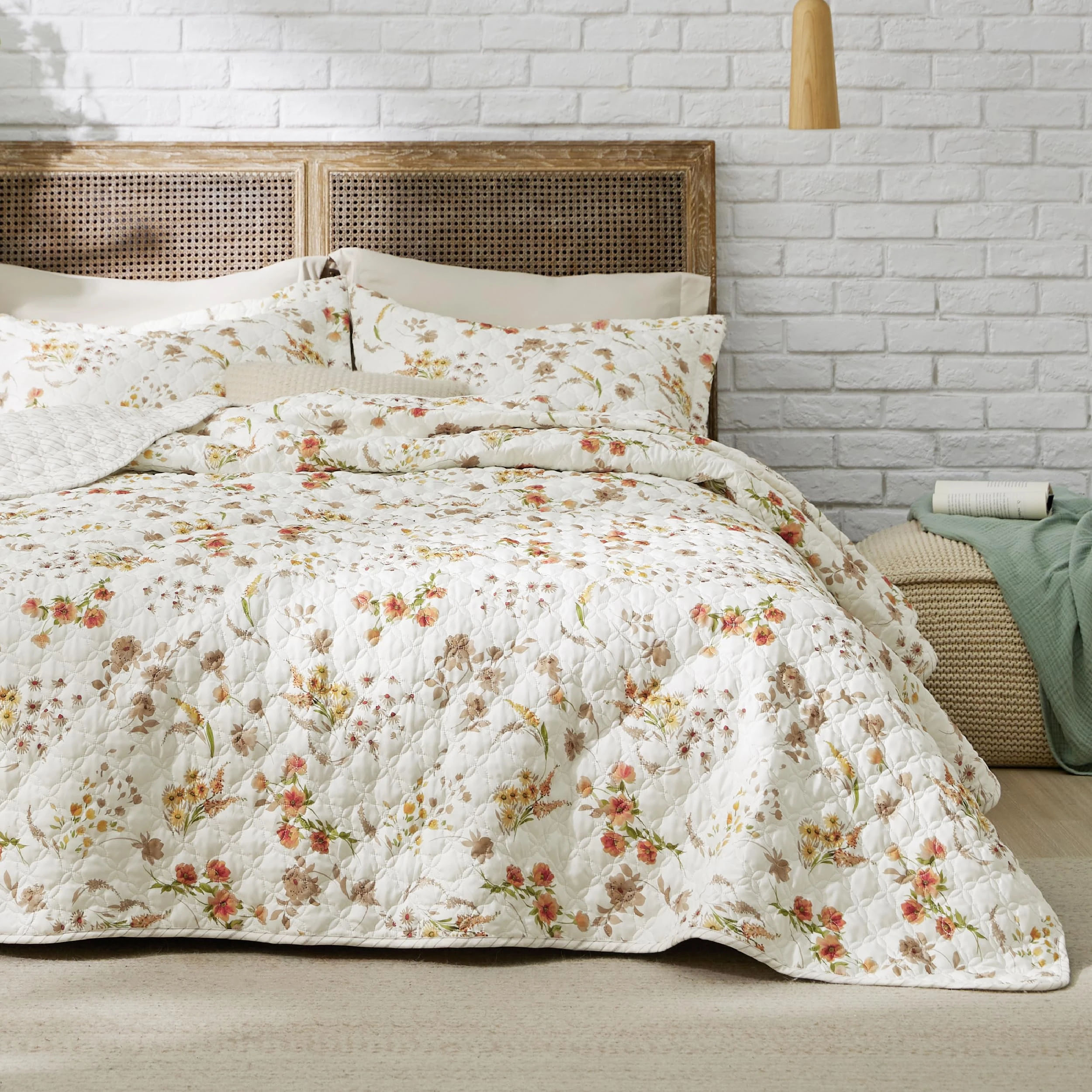 Bedsure Floral Quilt Queen Size - Reversible Botanical Floral Comforter, Spring Lightweight Bedspread Quilt Bedding, Soft Microfiber Coverlet for All Seasons (90"x96")