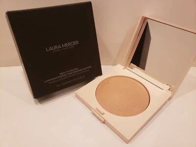 Real Flawless Luminous Perfecting Pressed Powder Foundation