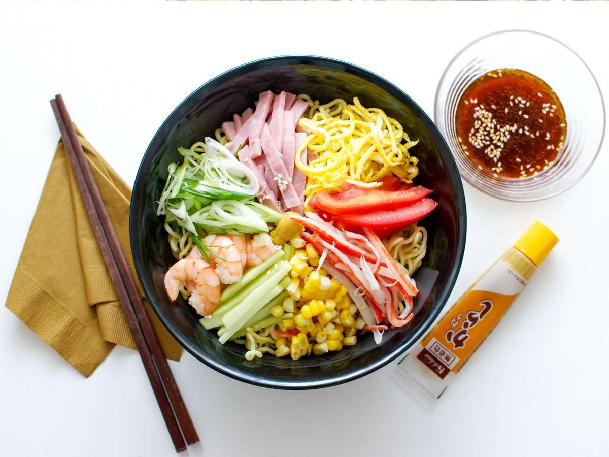 Hiyashi Chuka – Mì ramen lạnh trộn topping sắc màu rực rỡ