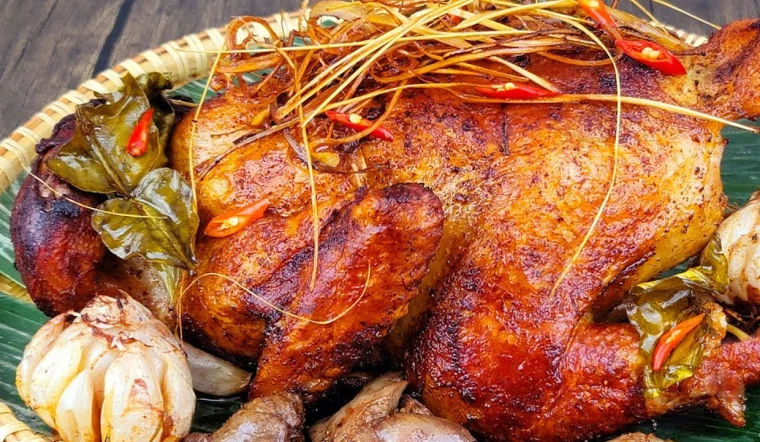 Gà nướng lá chúc Ô Thum (Tri Tôn) vàng ươm