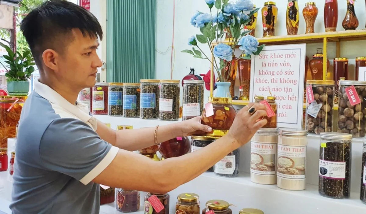 Mua đặc sản tại các cửa hàng giúp khách du lịch an tâm hơn về chất lượng sản phẩm