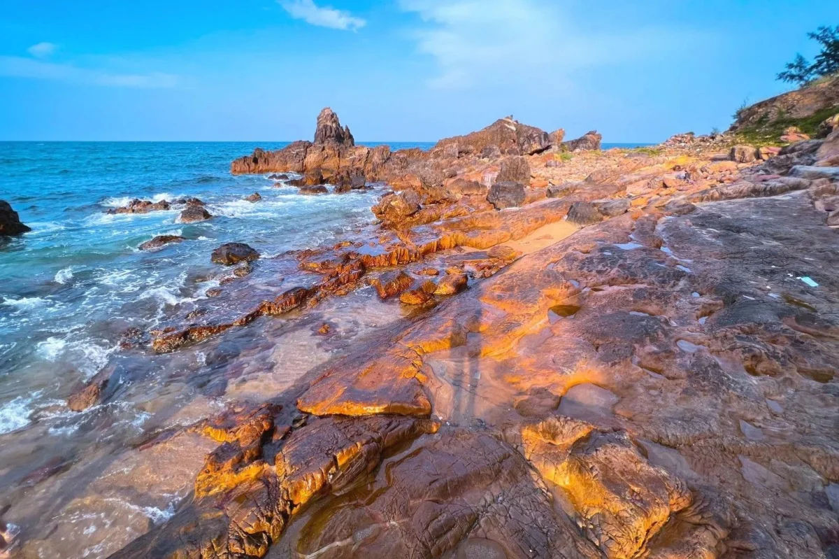 Một góc đẹp hoang sơ của bãi biển Đá Nhảy