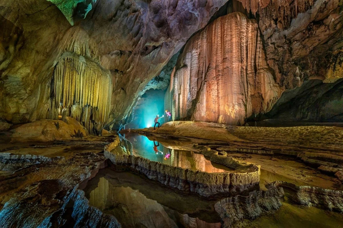 Phía bên trong động thạch Nhũ Phong Nha - Kẻ Bàng