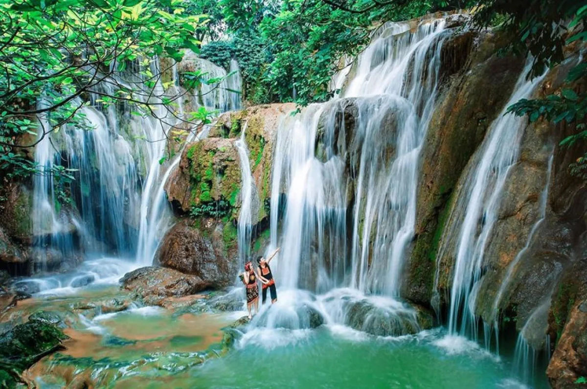 Dai Yem waterfall in Moc Chau with layered streams surrounded by greenery