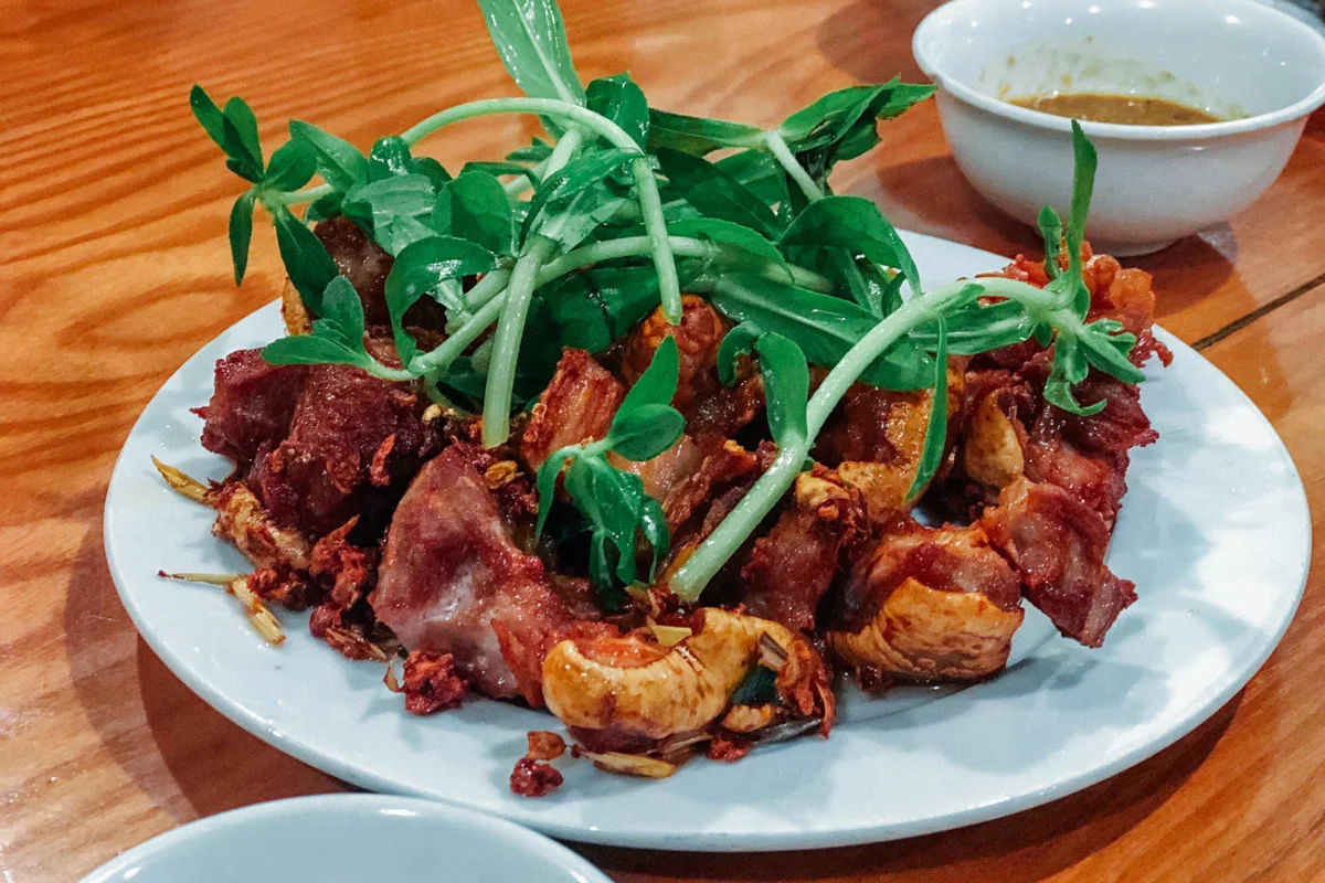 Be chao Moc Chau served on plate with crispy golden beef slices and vegetables