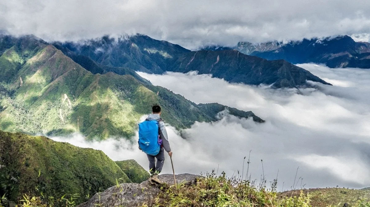 Traveler checking in before Moc Chau mountain landscape with open plateau scenery