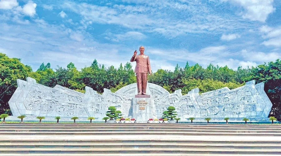 The square and historical monument symbolizing the center of Pleiku City