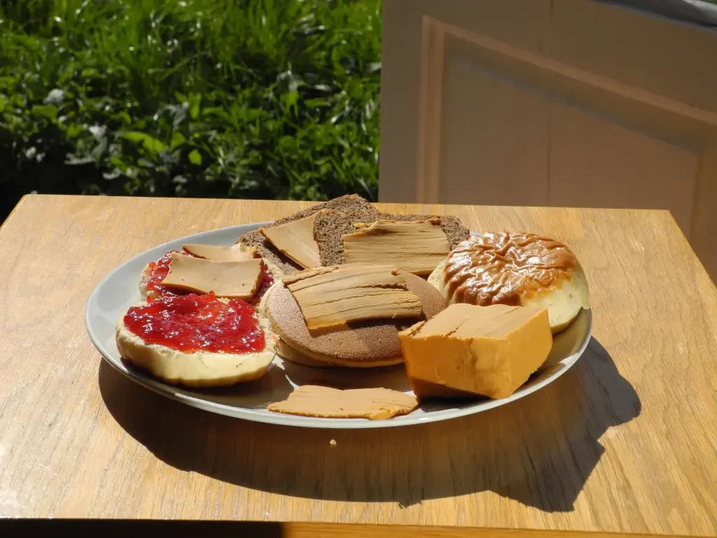 Brown cheese served with jam and pancakes