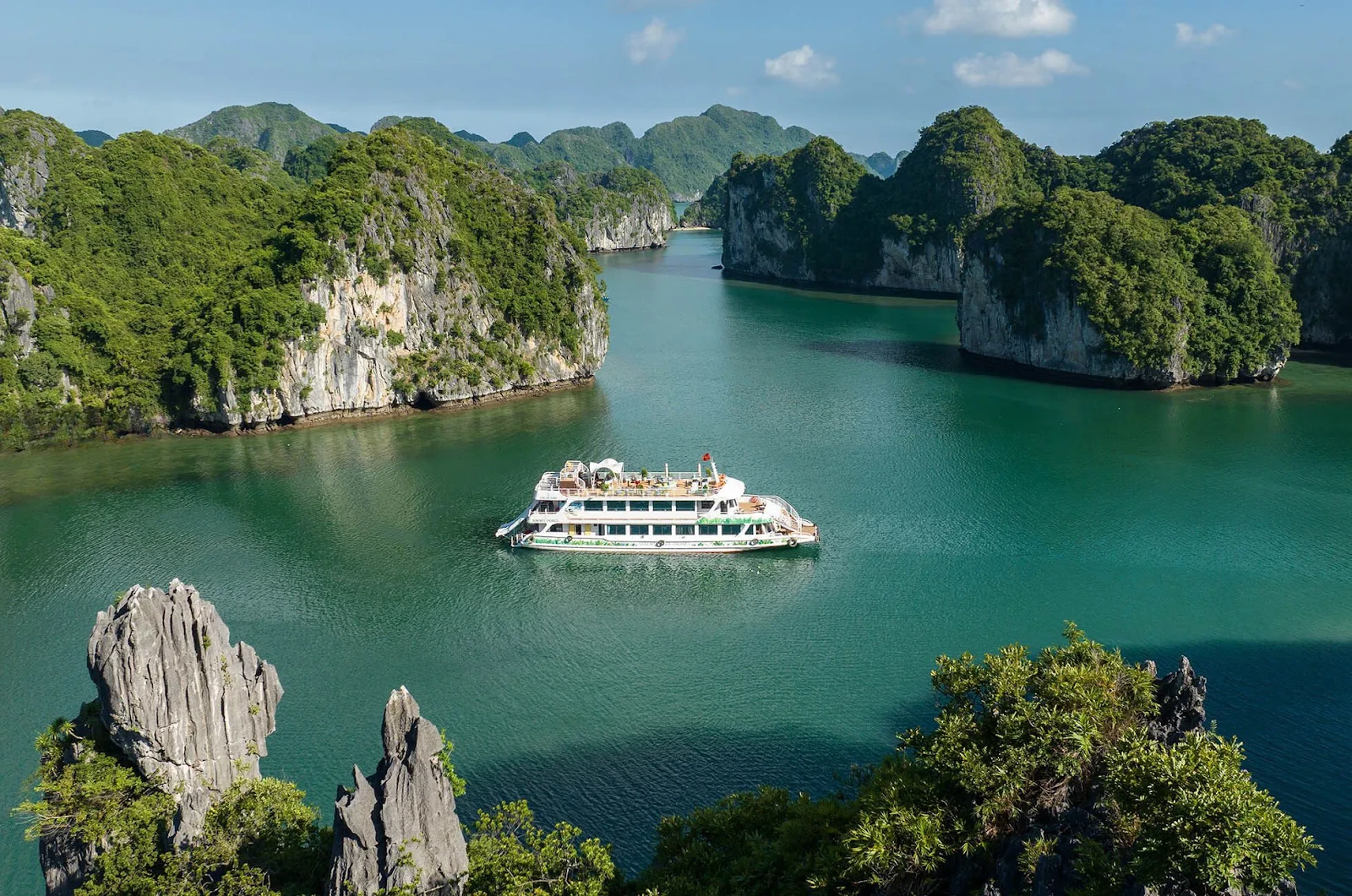 Lan Ha Bay possesses pristine, peaceful beauty together with a diverse and rich ecosystem