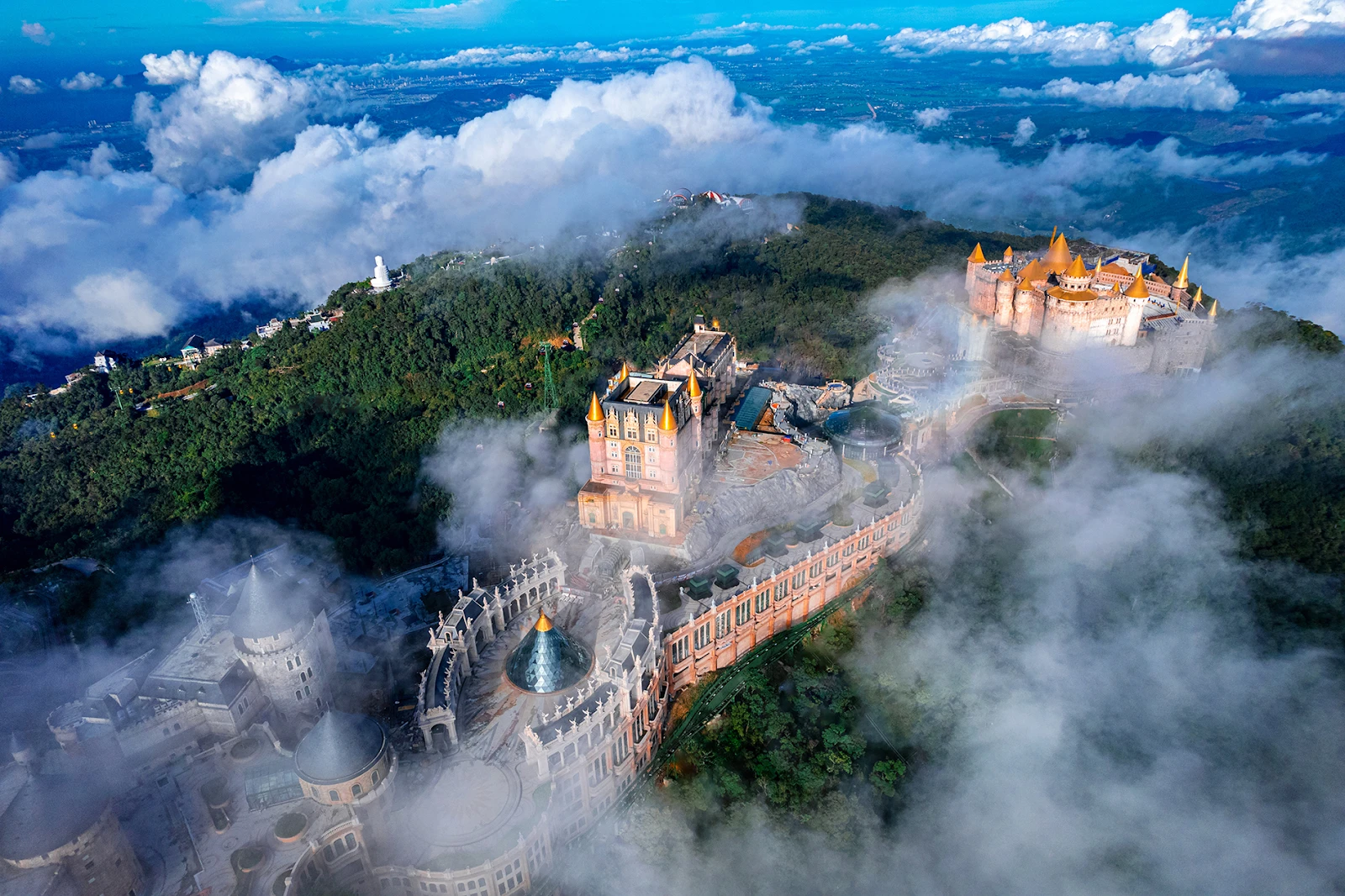 Khu du lịch Bà Nà Hills từ góc nhìn trên cao