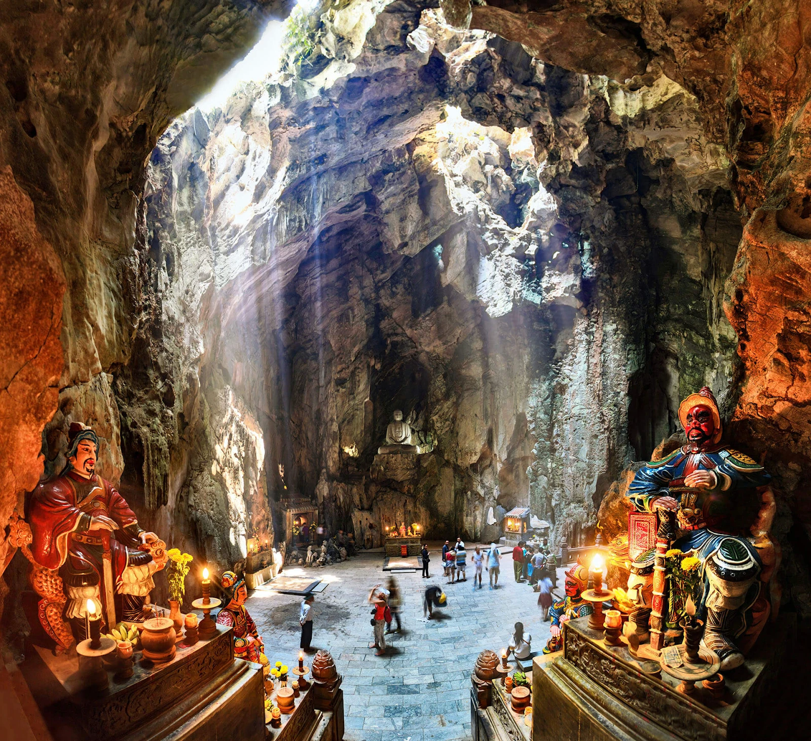 Động Huyền Không thuộc trong quần thể Ngũ Hành Sơn