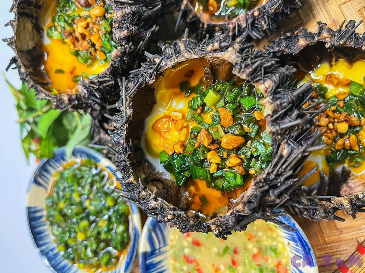 Nhum biển nướng mỡ hành trứng cút