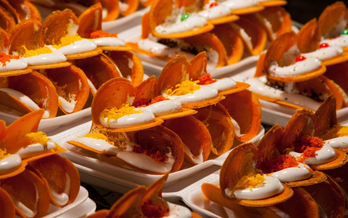 Bánh ngọt Thái Lan truyền thống bày bán tại chợ