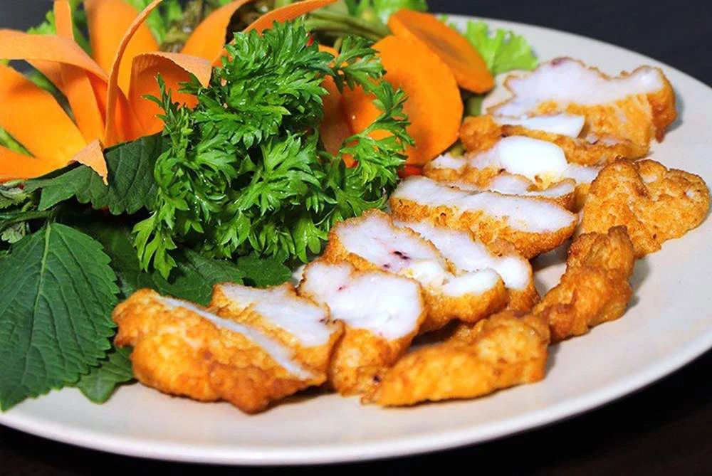 Beautifully presented golden-brown crispy grilled squid cakes, a Quang Ninh specialty