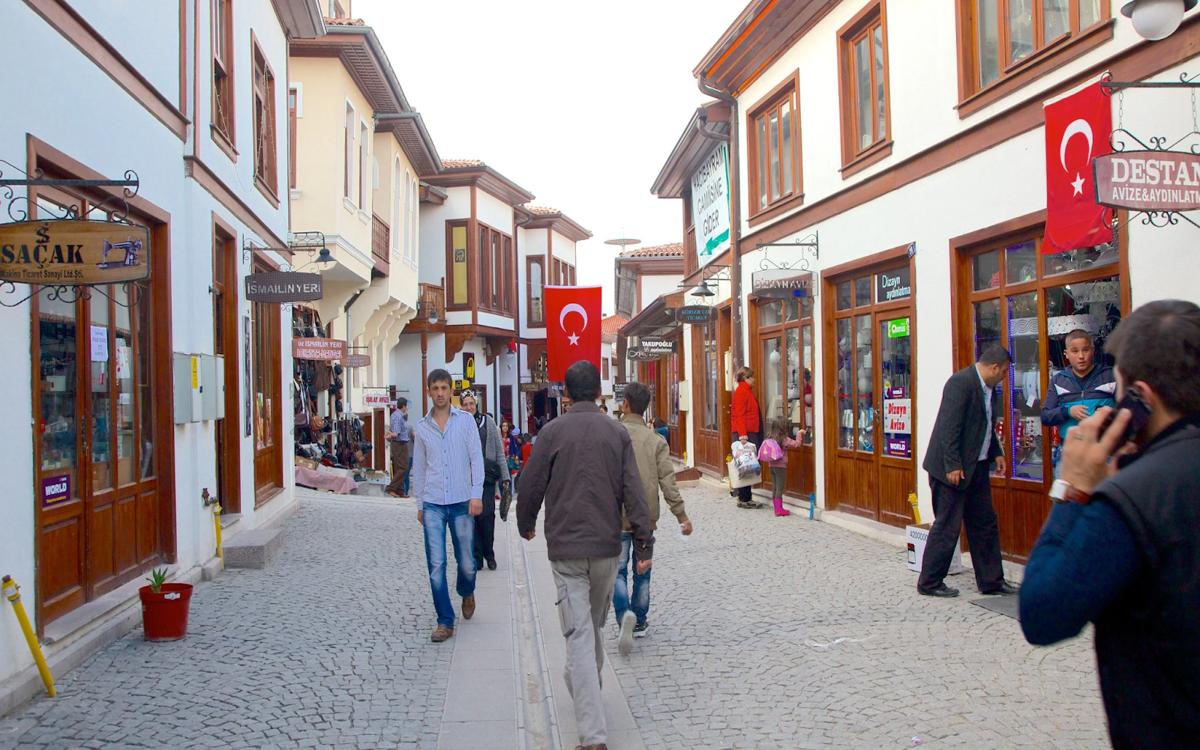 Dạo bộ quanh Ankara – cảm nhận nhịp sống sôi động và nét cổ kính của thủ đô Thổ Nhĩ Kỳ.