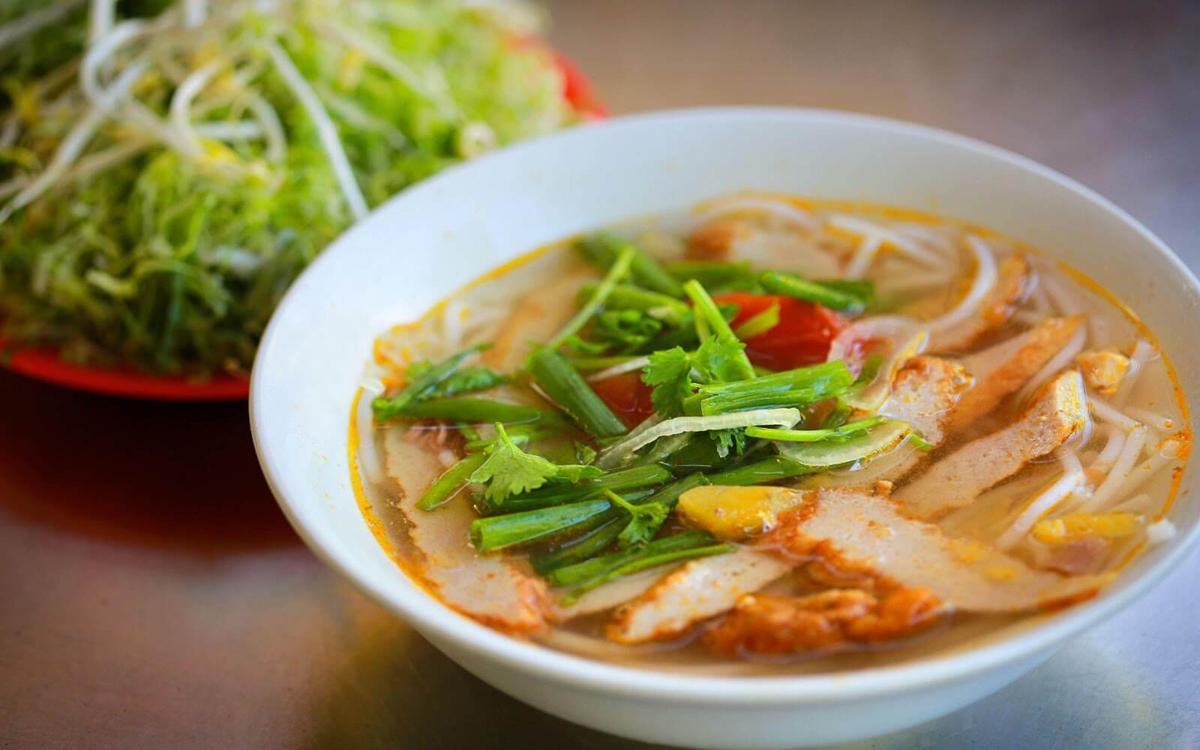 Bún chả cá Đà Nẵng với nước dùng thanh ngọt