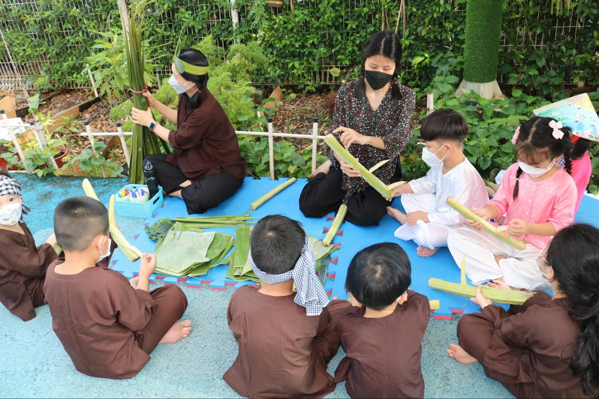 Extracurricular activities that children participate in on the tour