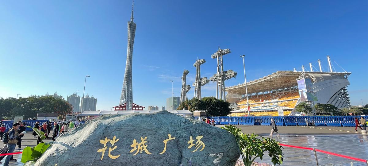 Quảng trường Huacheng Square là sự kết hợp hài hòa giữa hiện đại và không gian xanh