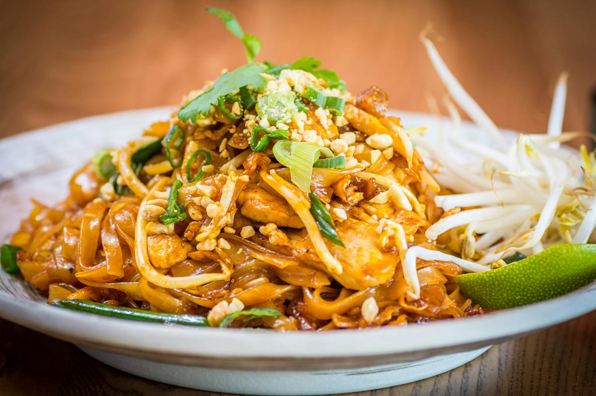 Pad Thai chính là “quốc hồn quốc túy” của ẩm thực Thái Lan mà ai ăn một lần cũng nhớ mãi!
