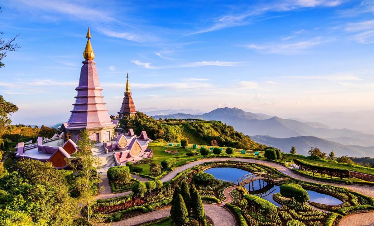Lên Doi Suthep, ngắm toàn cảnh Chiang Mai chìm trong sương sớm và linh thiêng