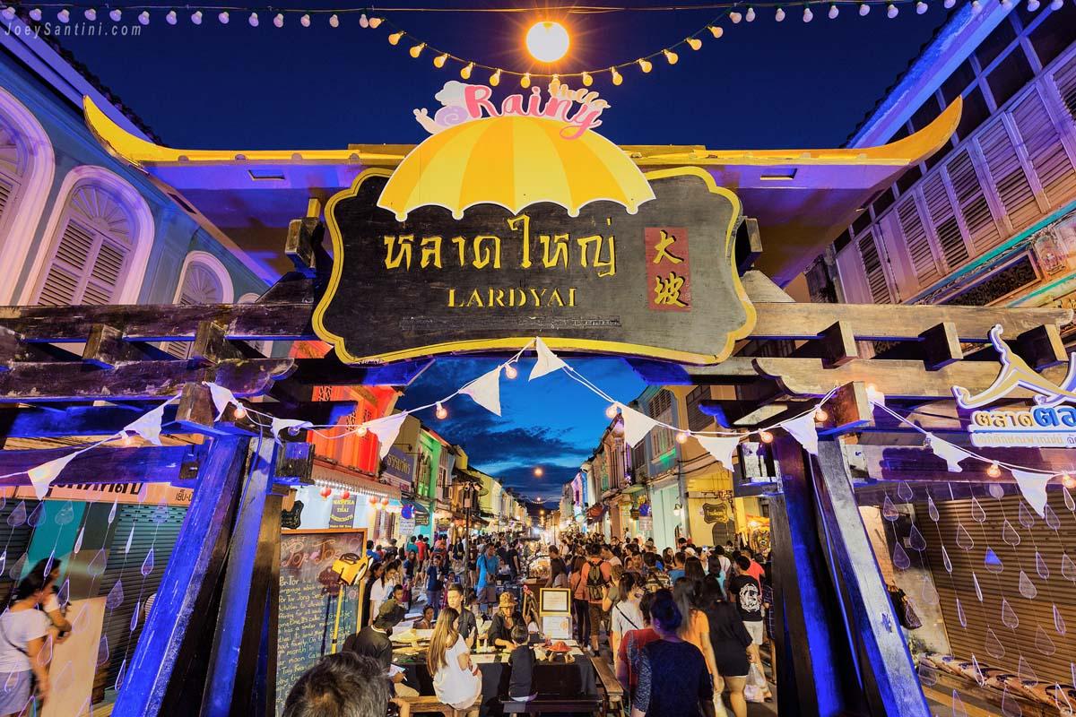 Nếu muốn hiểu nhịp sống "rất Thái", đừng bỏ lỡ một đêm dạo chợ nhé