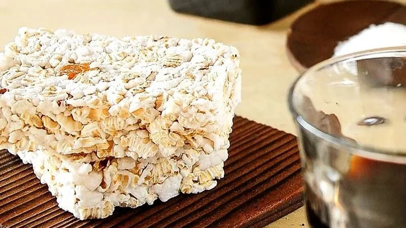 Bánh cốm sữa với vị ngọt dịu, xốp giòn