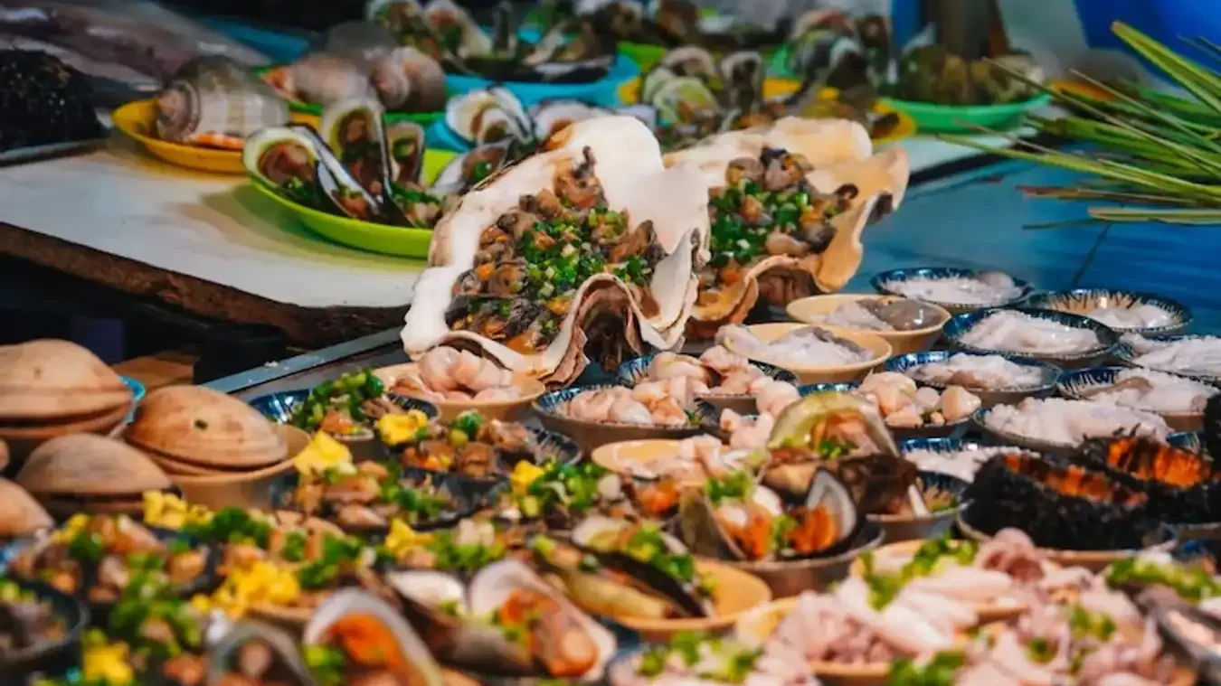 Đi chợ đêm Mũi Né là phải thử ngay những món hải sản tươi ngon