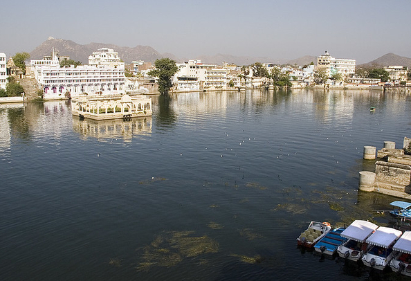 pichola lake