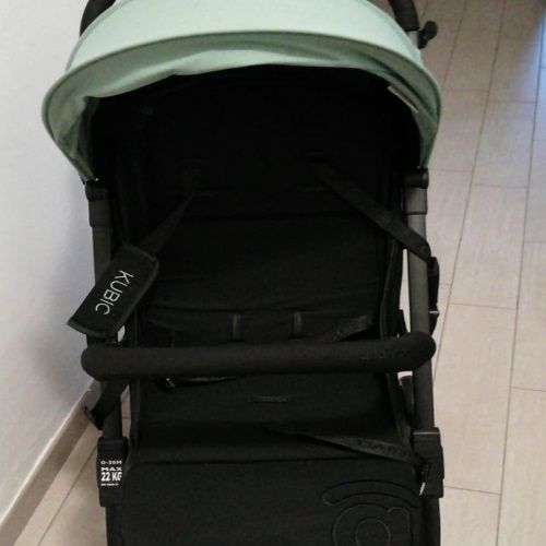 Passeggino leggero aereo compatto di Zanclem Super accessoriato -  Passeggino leggero 25 kg portata richiudibile in pochi secondi ad una mano  