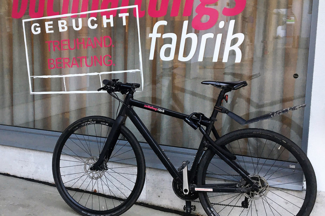 Fahrrad vor buchhaltugnsfabrik ag, Riehen
