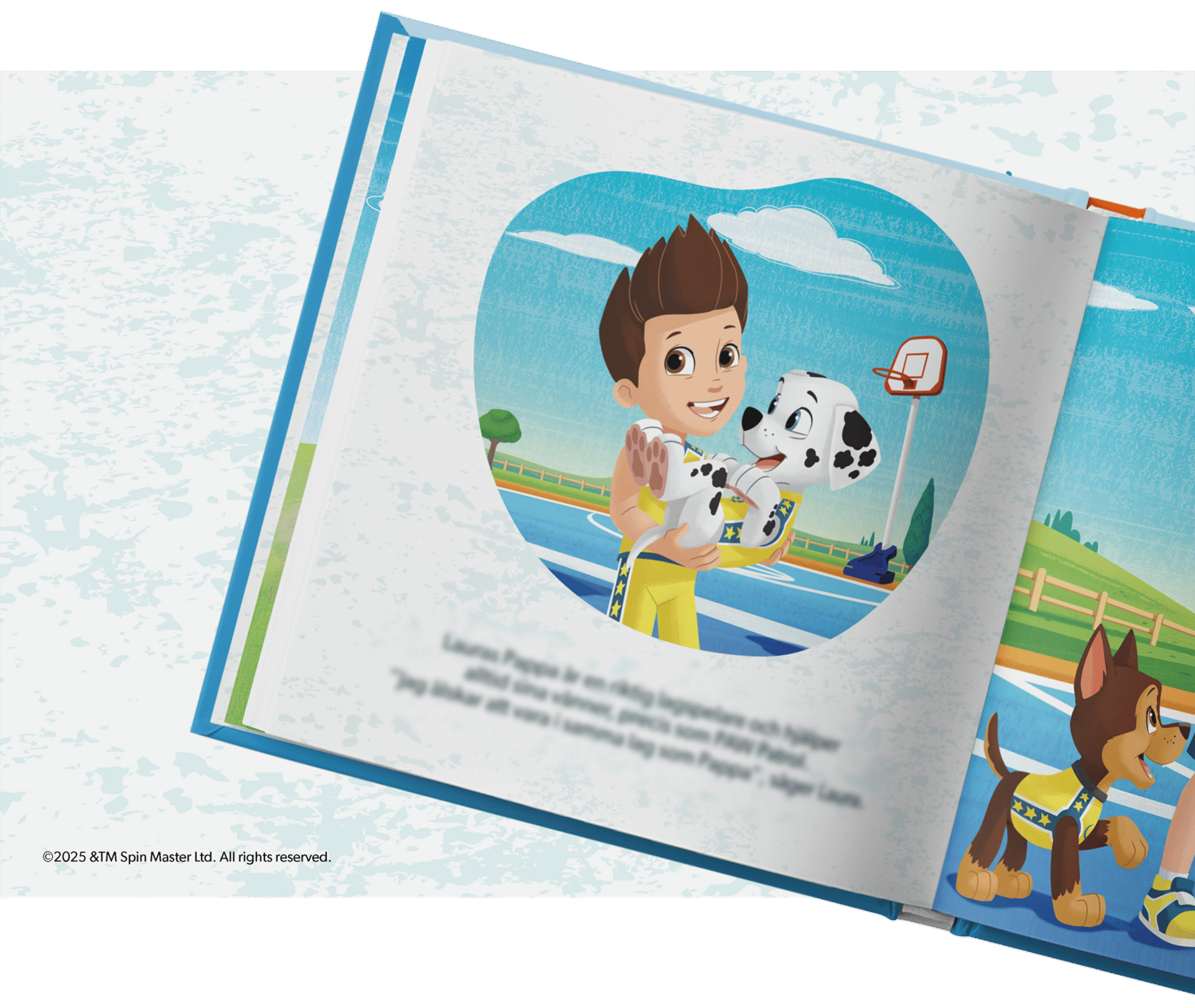 Padre e hijo/a descubrirán detalles personalizados por todo el libro