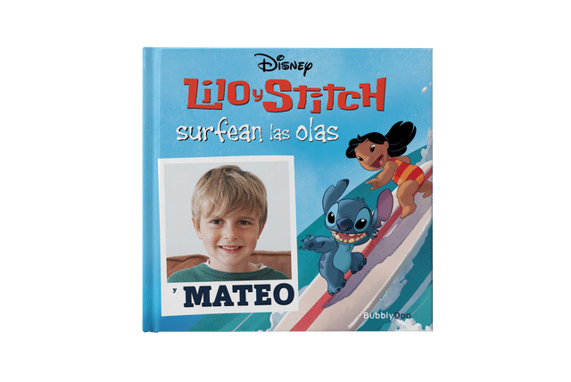 Lilo y Stitch surfean las olas