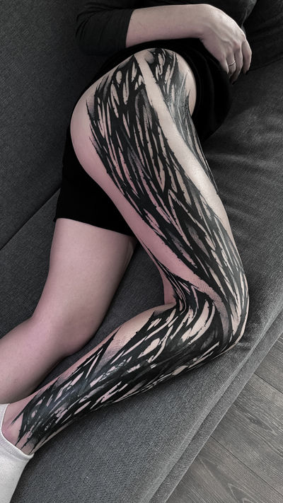 Blackwork Tattoo von Evgeny — BUGGKAT Studio Berlin