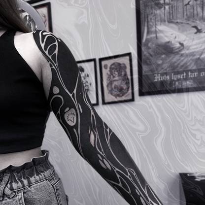 Blackwork Tattoo - BUGGKAT Studio Berlin