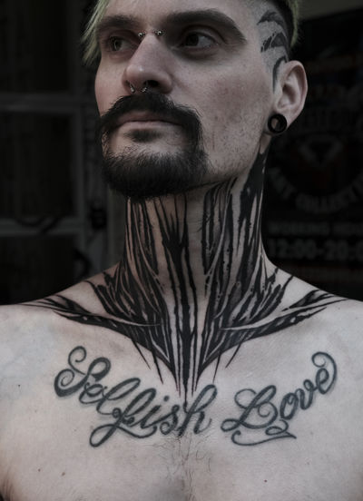 Blackwork Tattoo von Evgeny — BUGGKAT Studio Berlin