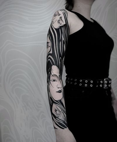 Blackwork Tattoo von Evgeny — BUGGKAT Studio Berlin