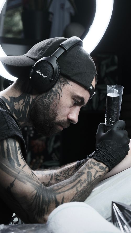 Evgeny — Tattoo Artist bei BUGGKAT Berlin