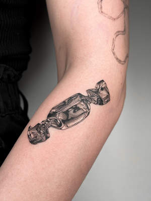 Mikrorealismus Tattoo von KateU, BUGGKAT Berlin