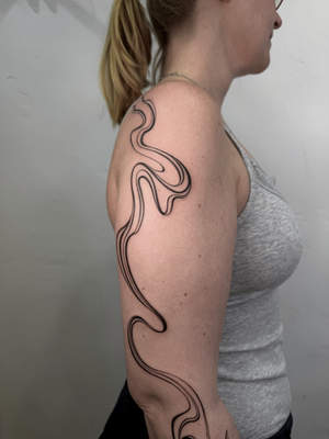 Abstraktion Tattoo von KateU, BUGGKAT Berlin