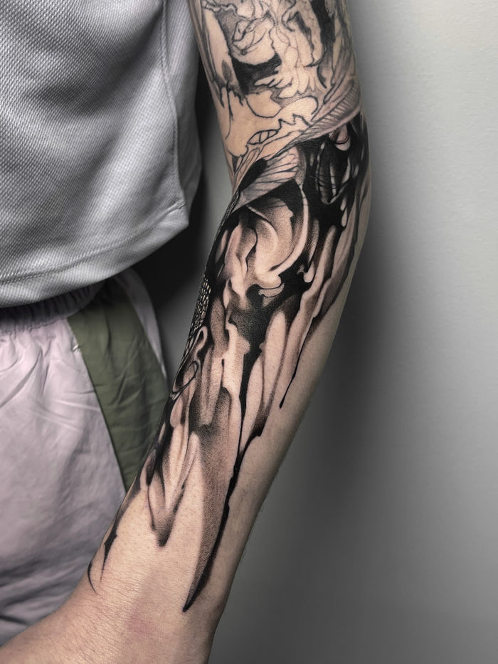 Abstraction Custom Tattoo von KateU — BUGGKAT Studio Berlin