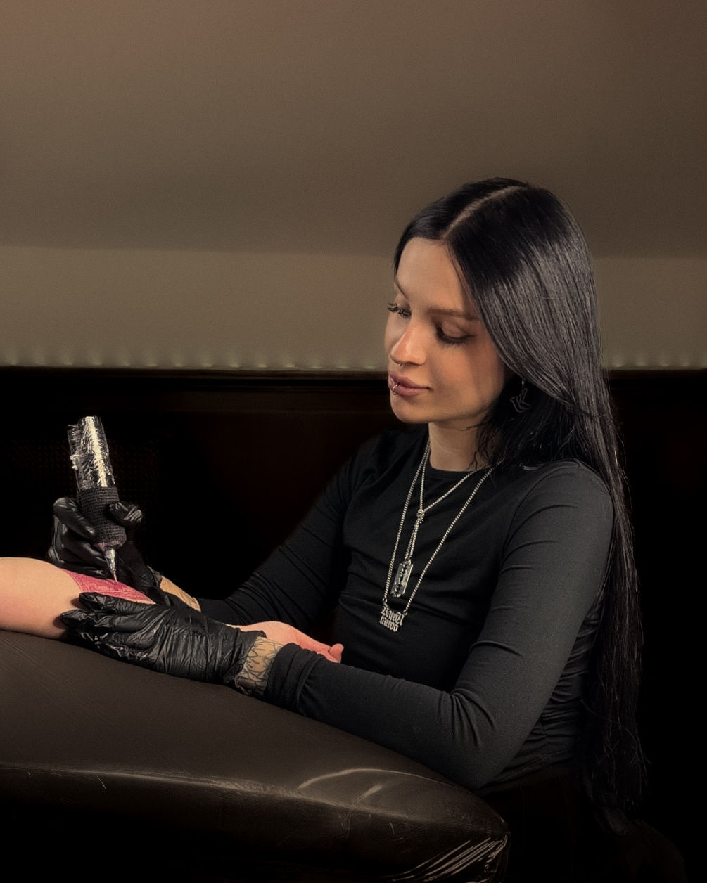 KateU - Grafik, Mikrorealismus, Abstraktion Tattoo-Künstler bei BUGGKAT Studio Berlin