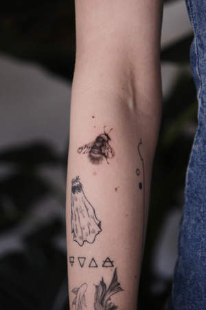 Mikrorealismus Tattoo von Katy, BUGGKAT Berlin