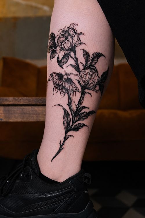 Blackwork Tattoo von Anastasia, BUGGKAT Berlin