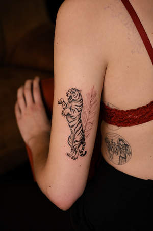 Grafik Tattoo von Katy, BUGGKAT Berlin