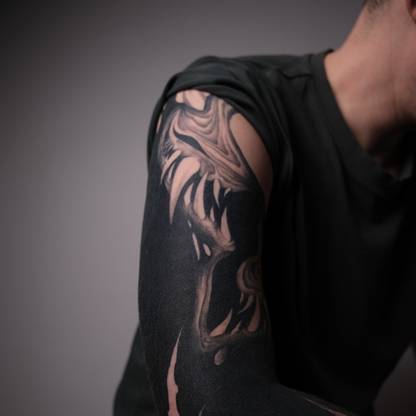 Blackwork Tattoo - BUGGKAT Studio Berlin