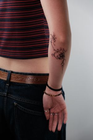 Abstraktes Tattoo von Katy