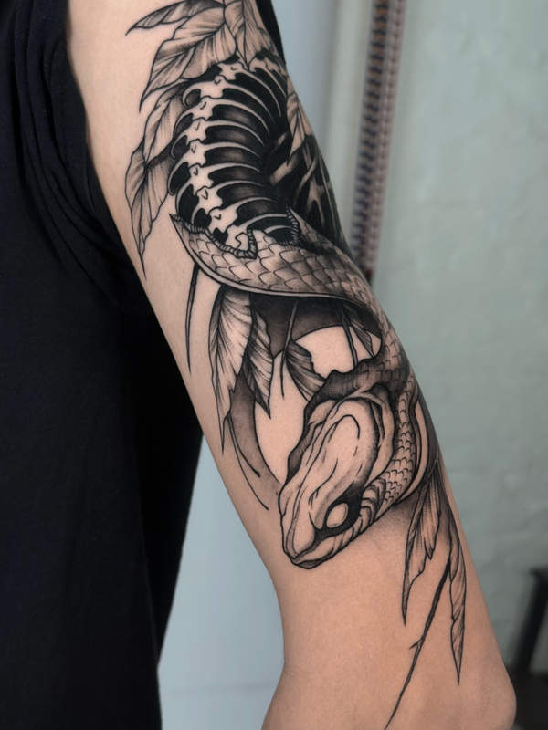 Grafik Tattoo von Anastasia, BUGGKAT Berlin